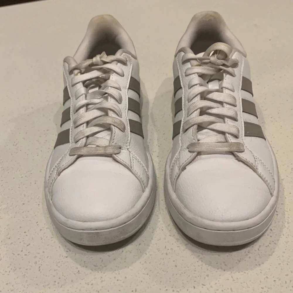 Womens adidas leather shoes - Picture 8 of 9